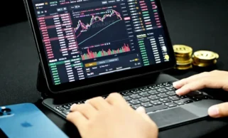 laptop viewing cryptocurrency